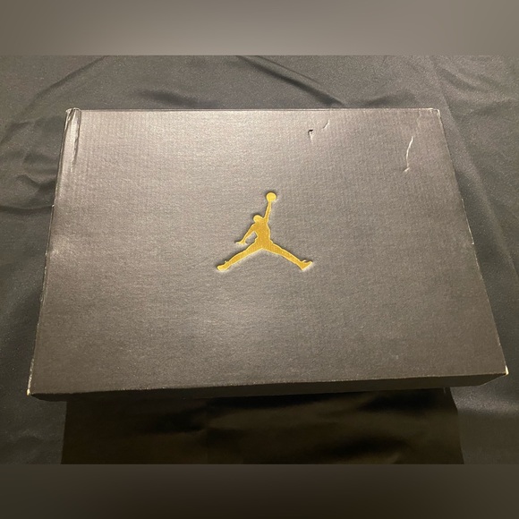 Jordan 1 Mid Equality (2019) - Picture 16 of 16